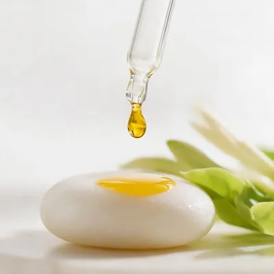Nano retinol, gota de óleo dourado